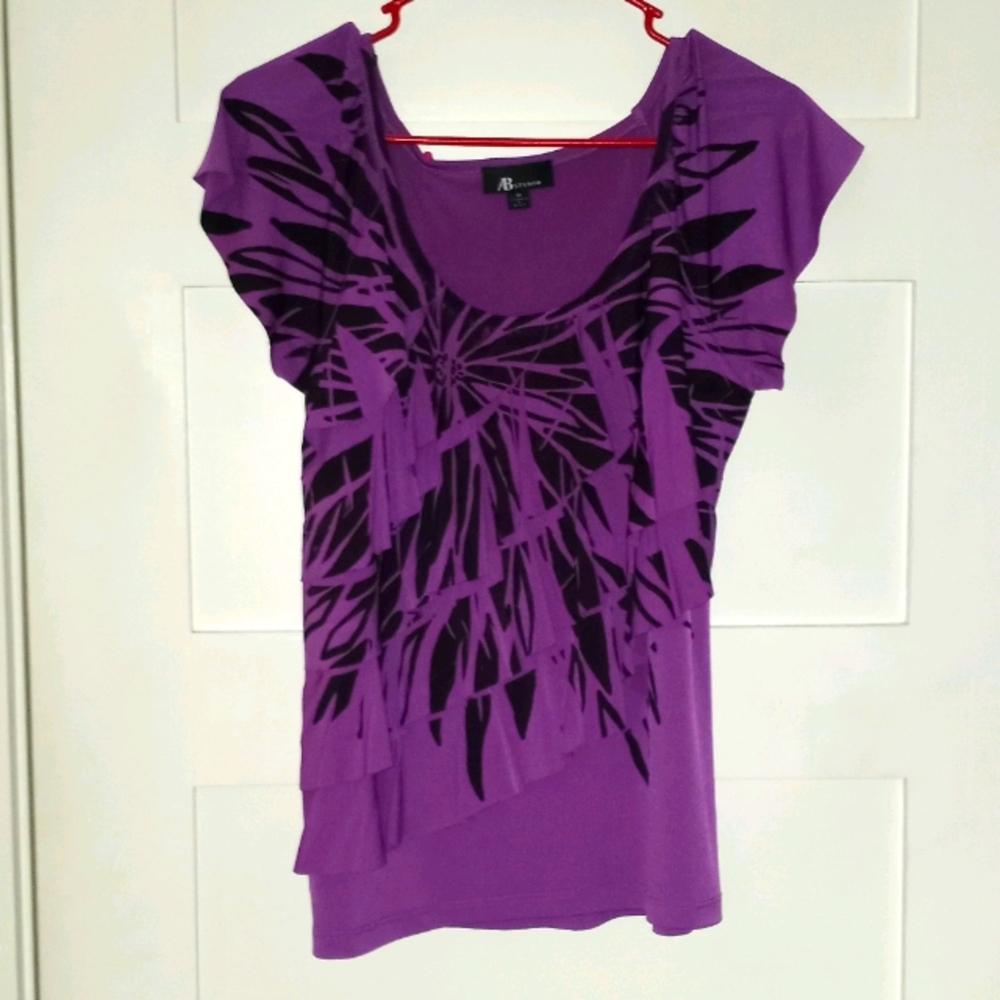🦋 NWOT SZ M. Purple blouse